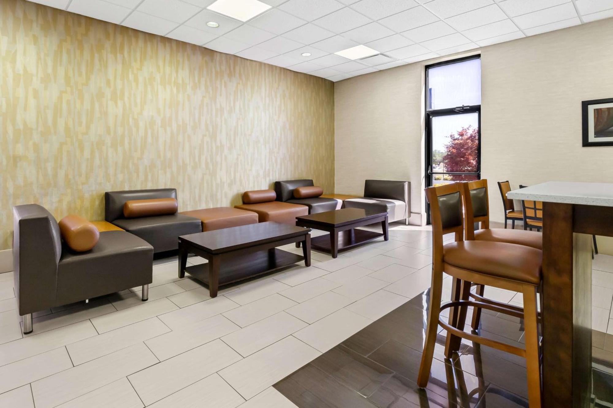 Western - 3* Fayetteville