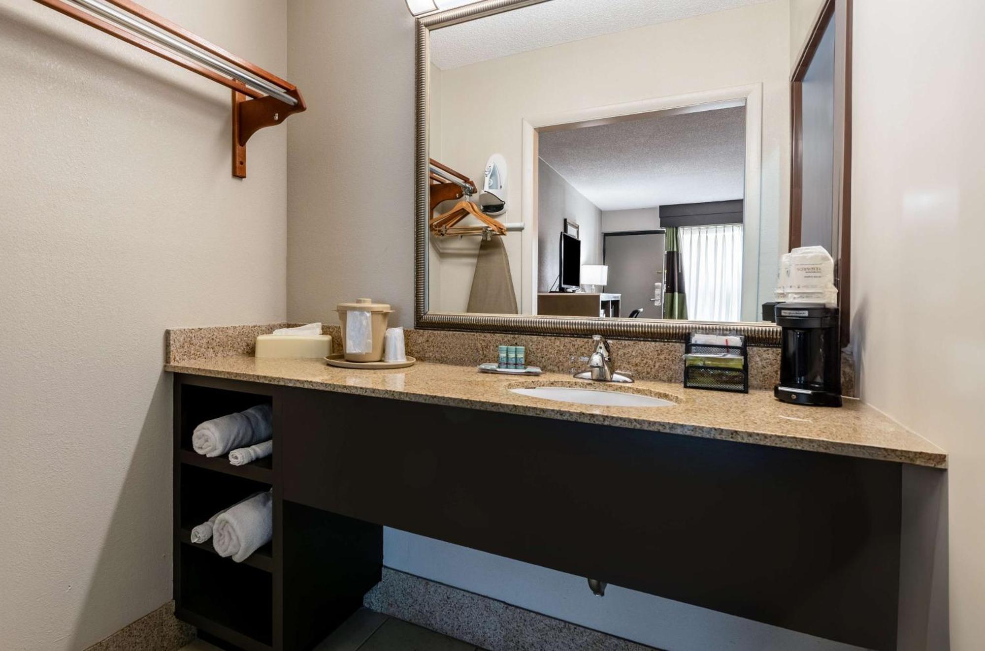 Western - 3* Fayetteville