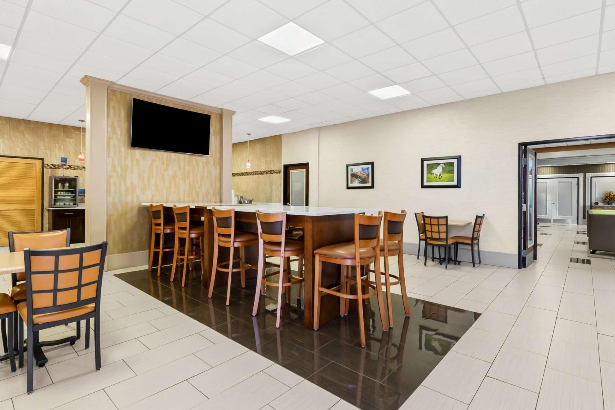 Western - 3* Fayetteville