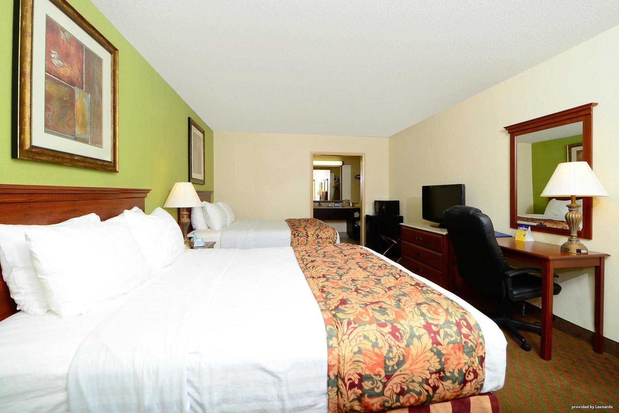 Western - 3* Fayetteville
