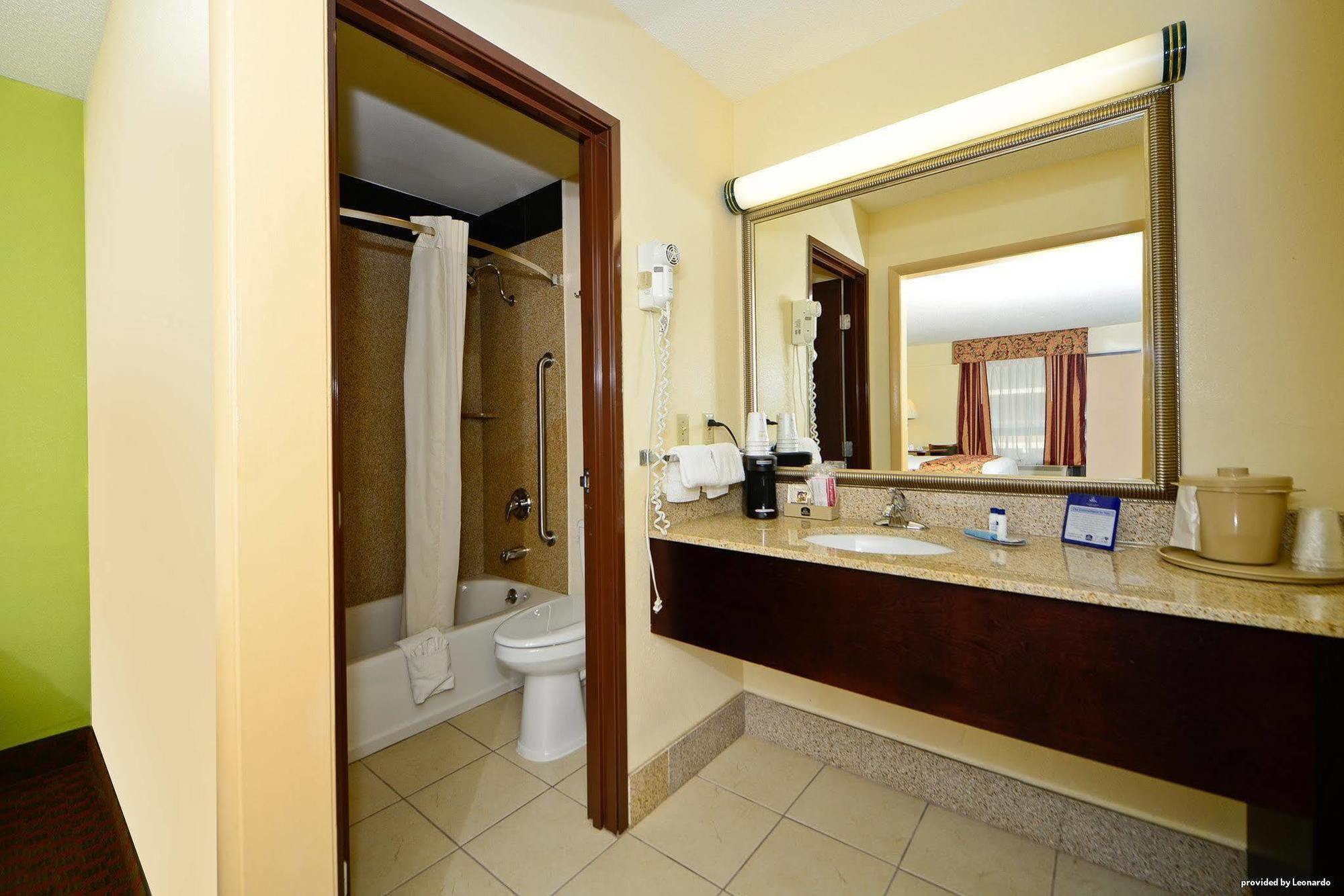 Western - 3* Fayetteville